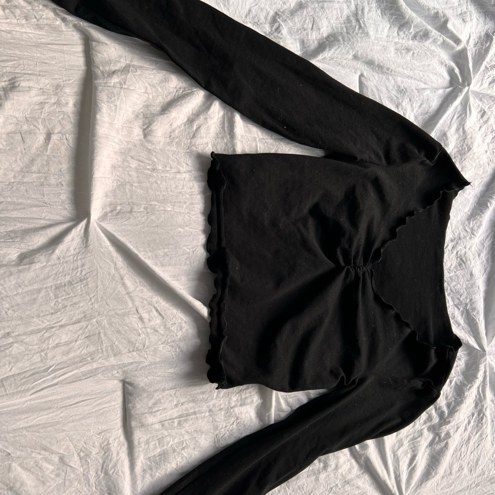 SHEIN black cropped long sleeve V neck top with super cute ruffling